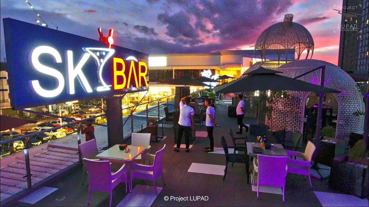 Entertainment in Cagayan de Oro at the Sky Bar Image: Lupad Project