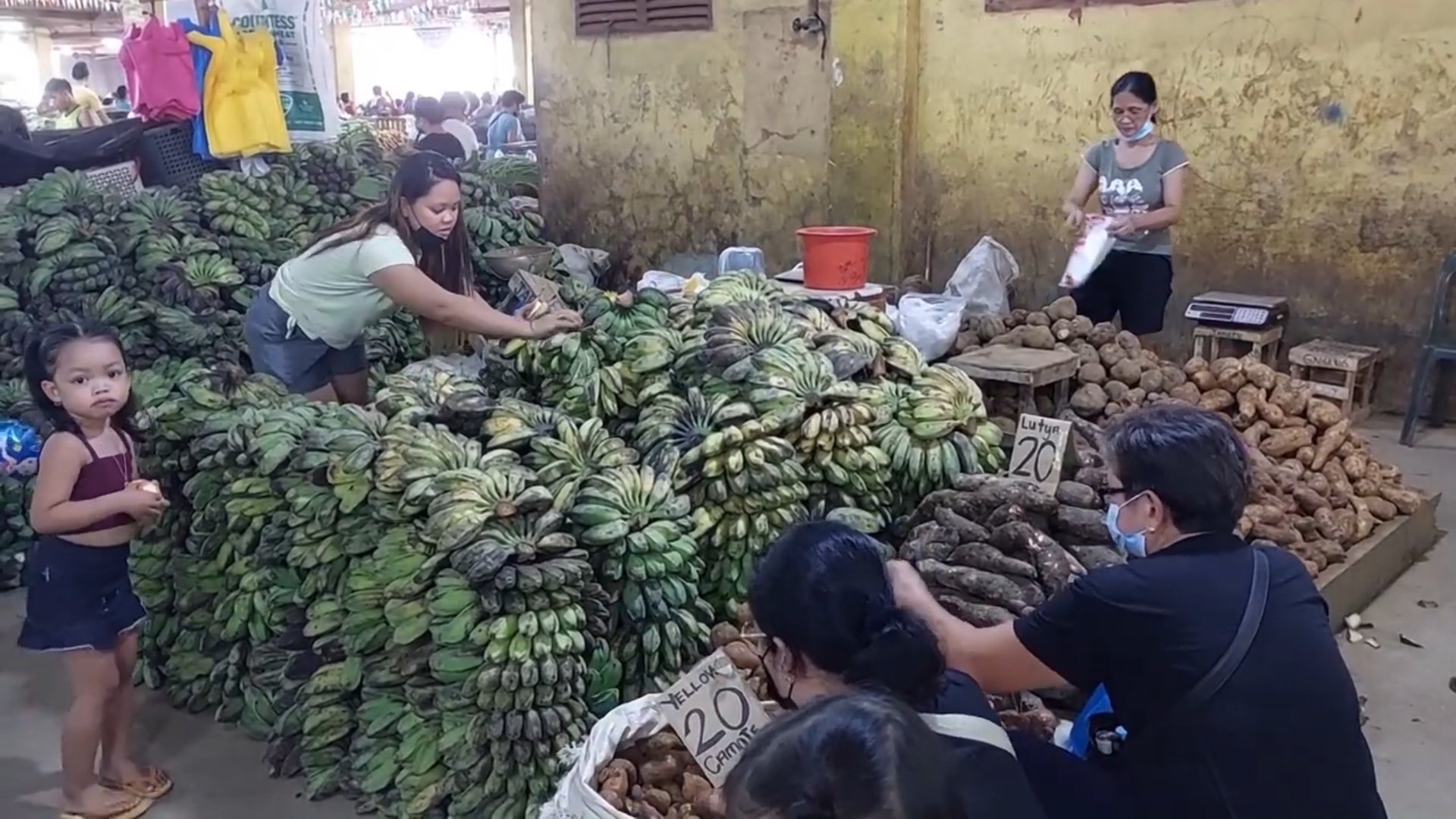 SIGHTS OF CAGAYAN DE ORO CITY & NORTHERN MINDANAO - At the Root Vegetable Market in Cagayan de Oro
