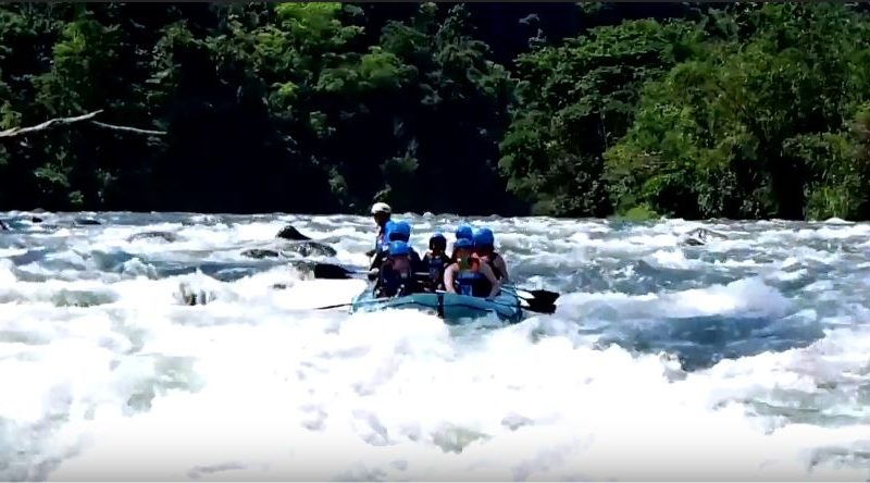 Sights & Sounds of Cagayan de Oro - White Water Rafting auf dem Cagayan River