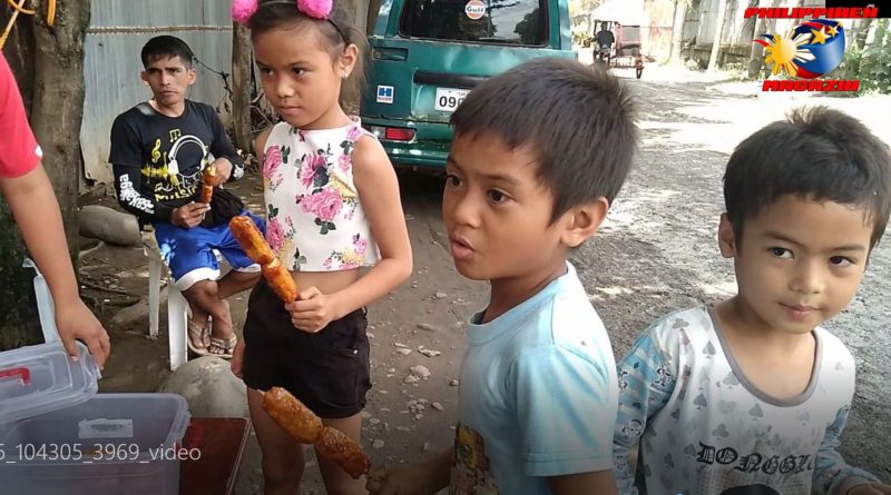 SIGHTS OF CAGAYAN DE ORO CITY & NORTHERN MINDANAO - Banana cue (skewers) for the children Photo by Sir Dieter Sokoll, KOR